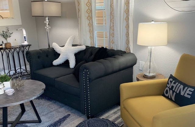 Cheerful and Bright 2 Bedroom Cottage