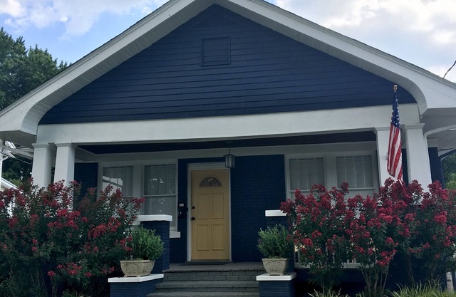 Cheerful and Cozy in the Heart of Chevy Chase!