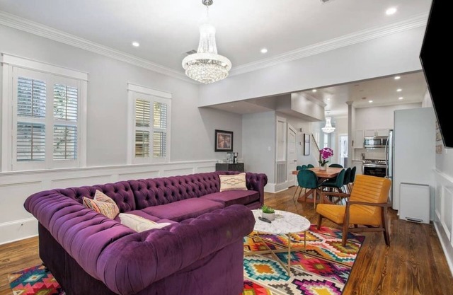 Cheerful & Bright - Blocks to the French Quarter