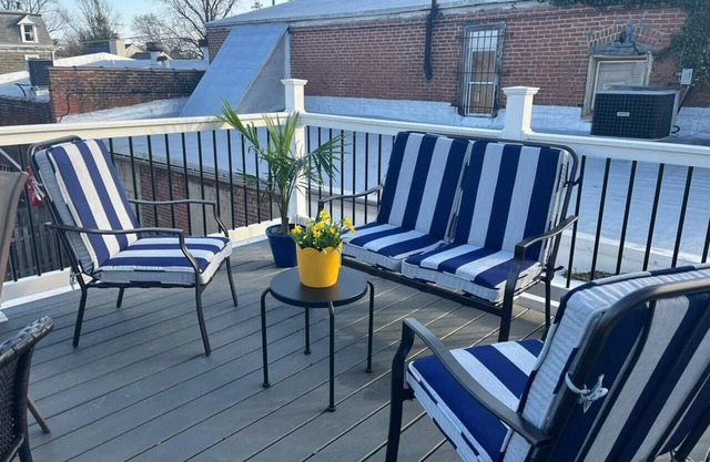Cheerful Chestnut Hill 2 BR/1.5 BA/Private Deck