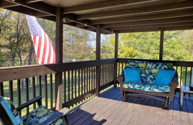 Cheerful Cozy Country Cottage @ Aly Farm, 2bed/1 bath