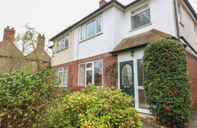 CHERITON, pet friendly, with open fire in Tuxford
