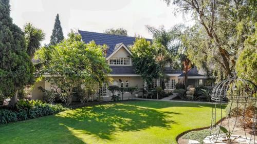 CHERRY NEST at Madeliefie