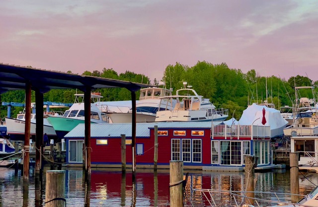 Chesapeake Houseboat Getaway on Kent Island, Maryland