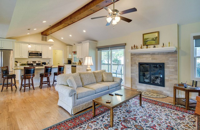 Chesapeake Vacation Rental ~ 9 Mi to Norfolk!