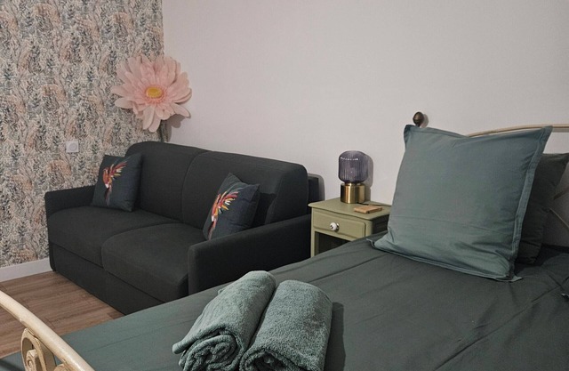 Cheverny Room: Guesthouse with heated pool & breakfast included