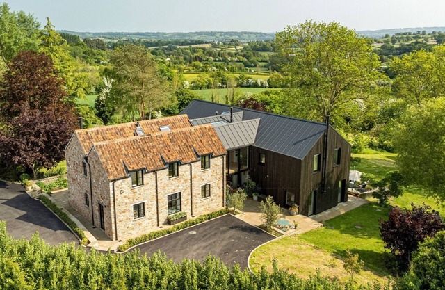 Chew Valley View - Seven Bedroom Villa, Sleeps 14
