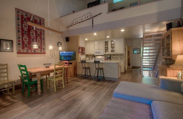 Cheyenne's Place 4 Bedroom Home by RedAwning