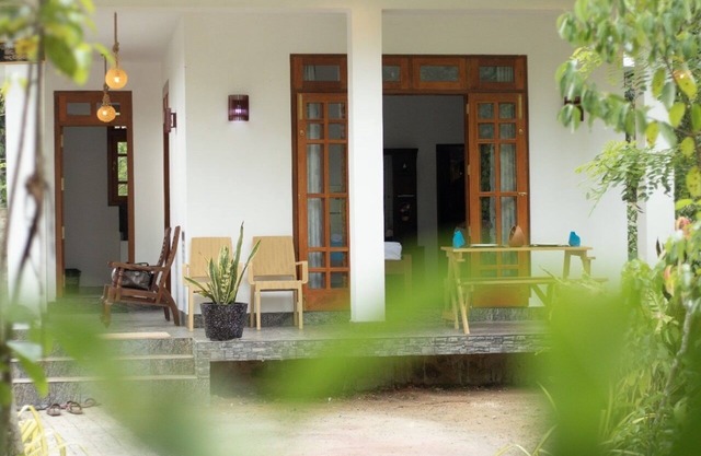 Chic 1-bedroom hotel with WiFi, AC in marvelous Ahangama