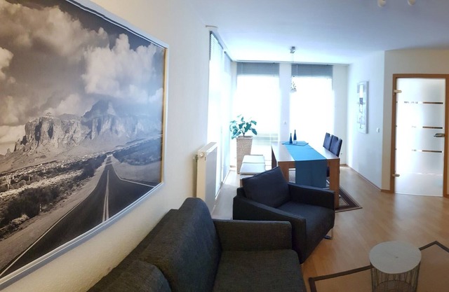 Chic 2-room basement apartment with a separate entrance in the family home