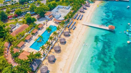 Chic 2BDR Oceanview Escape, Pool & Beach Access
