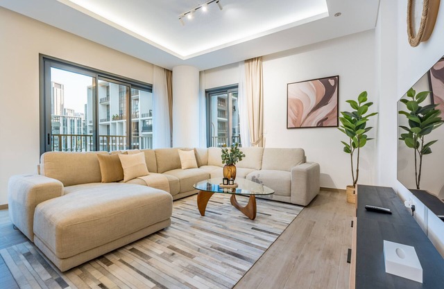 Chic 2BR in Central Park Building 1, Al Wasl by Deluxe Holiday Homes