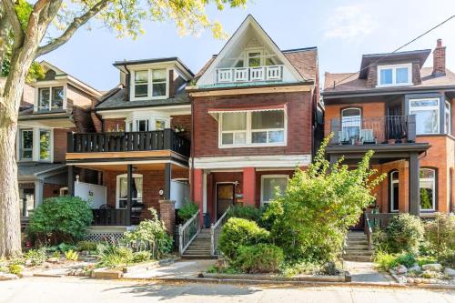 Chic 3BR apartment in Queen West, Downtown Toronto