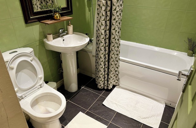 Chic +9 Guest 3-bed apartment in Liverpool City centre- 2 min Lime st