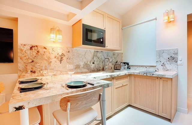 Chic and Cosy Apartment-Canal Saint Martin