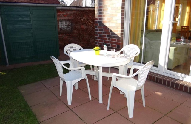 Chic and idyllic location: The terraced house with its approx. 70 square meters is modern