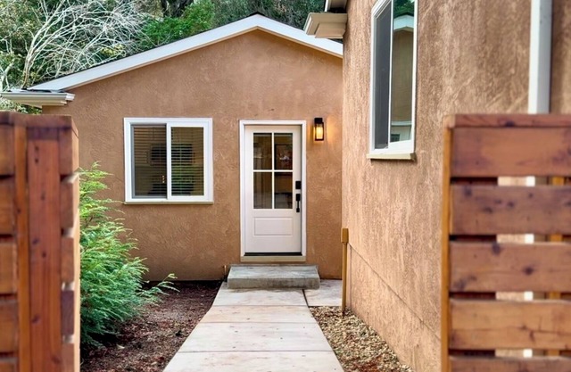 Chic and Petite 1-Bedroom ADU with Private Entrance in peaceful Orinda
