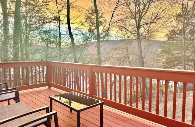 ★Chic Chalet River Views & Access★