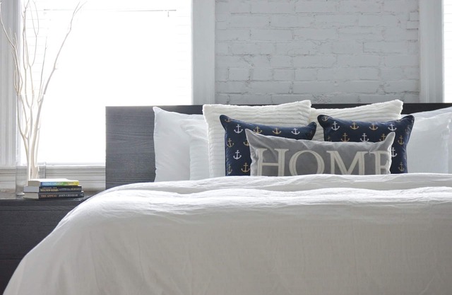 Chic, Clean & Roomy, Cute backyard ★ The Hill ★