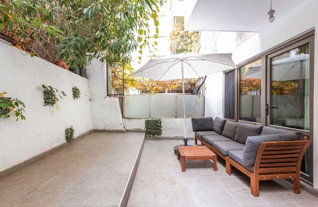 Chic, Cozy Apartment with Garden in Besiktas