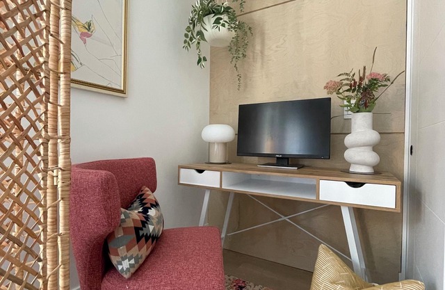 Chic & Cozy Condo North Vancouver 3+ Month Stay