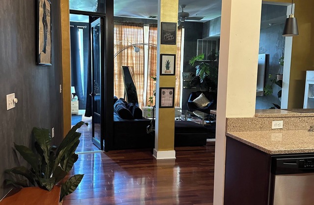 Chic & Cozy Condo - Ideal for Traveling Professionals - 30 Mins to NYC