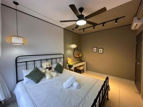 Chic Homestay with Mini Cafeteria at Gamuda Garden