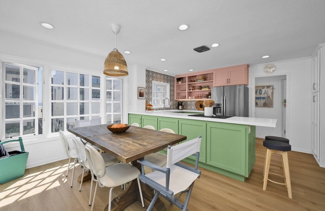 Chic Modern Designed Home w/Private Studio