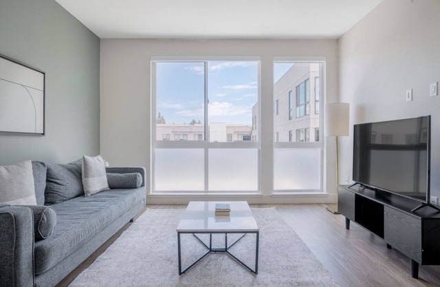 Chic Mountain View 1BR w/Gym, Pool & A/C, nr Shopping, by Blueground