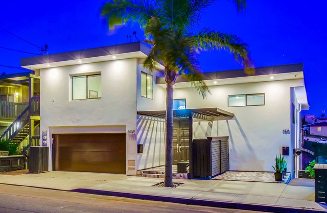 Chic Penthouse with Stunning Views: Modern~Clean~Central