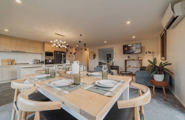 Chic Retreat - Modern Comforts & Game Room Fun!