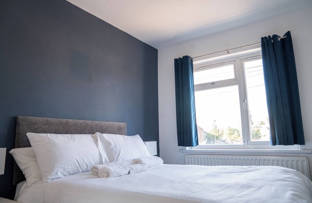 Chic & Spacious 4-Bedroom Apartment – Berry Mansions