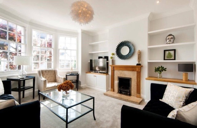 Chic & Spacious Family Home in South West London 🏡