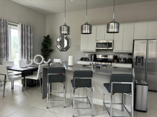 Chic Two Story Orlando Condo Near Disney