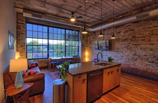 Chic Ultramodern Loft Suite w/Designer Features