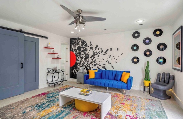 Chic upscale condo in the heart of Houston