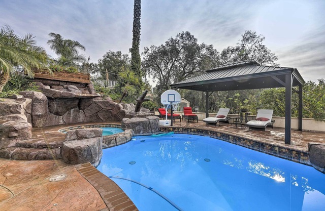 Chic Whittier Oasis: Private Pool, Hot Tub & Grill