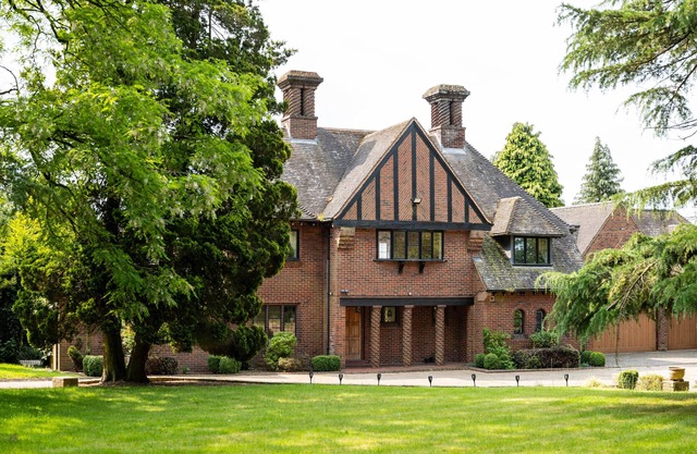 Chimneys Hot Tub Country Escape