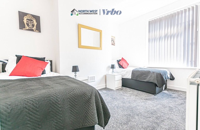 Chorley 3BR House | Ideal for Families & Contractors | Long Stays Welcome