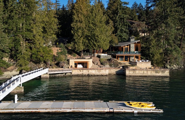 Chuckanut Point Villa Luxury Waterfront Retreat | Sleeps 8 | Stunning Views