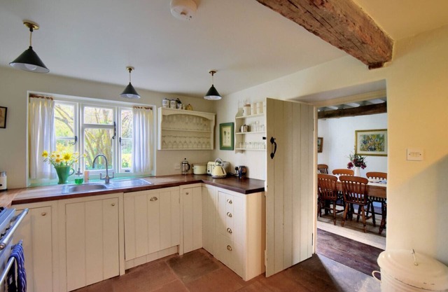 CHURCH COTTAGE, pet friendly in Whitchurch Canonicorum