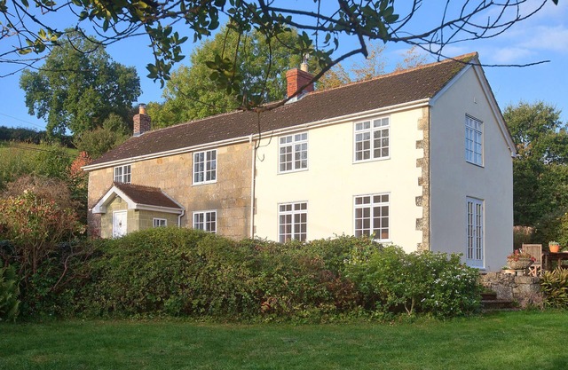 CHURCH VIEW, family friendly, with open fire in Tisbury, Near Bath