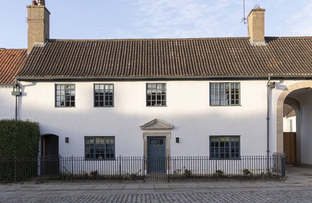 CHURCHILL COTTAGE - A welcoming and dog-friendly cottage in the historic town of Bishop Auckland.