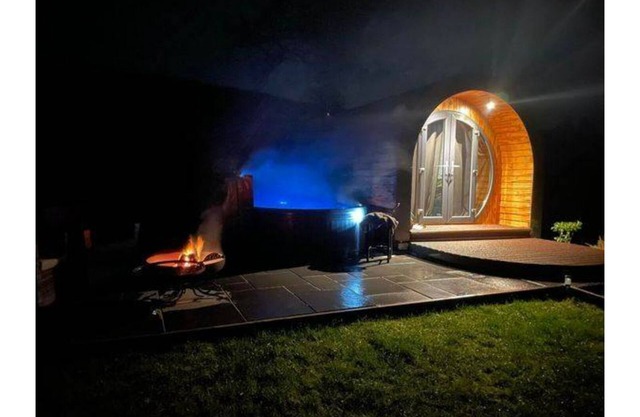 Chwefru Timber Frame Pod with Private Hot tub