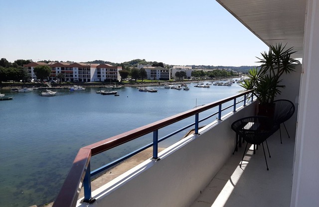 Ciboure: Spacious T4 with balcony and veranda, near golf