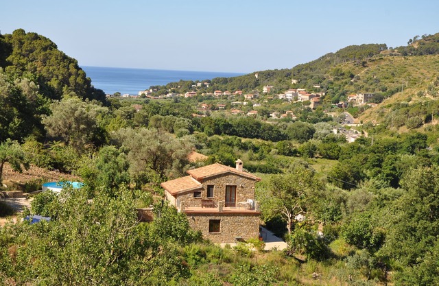 Cilento, Castellabate - Holiday home with pool in a beautiful panoramic position by the sea