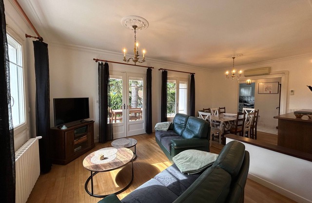 City center T3 apartment with garden and air conditioning