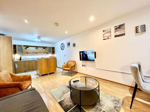 City Centre Apartment, Nr West Quay, Free Parking