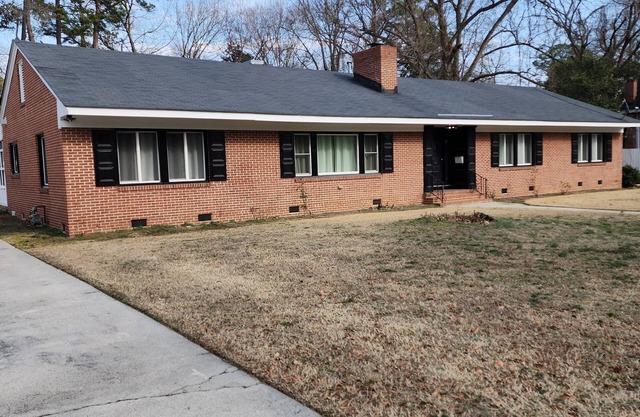 City Charmer, Walk to downtown Wilson, 2800 sf Duplex with detached garage!