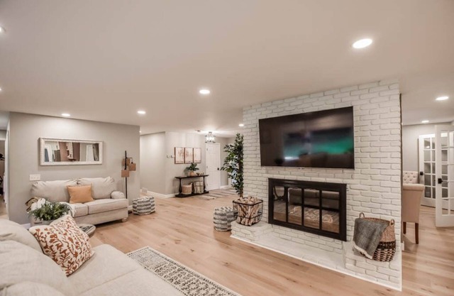 City estate offering privacy & seclusion near many attractions